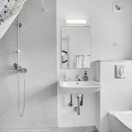 Aleta - 300m From The Sea By Interhome